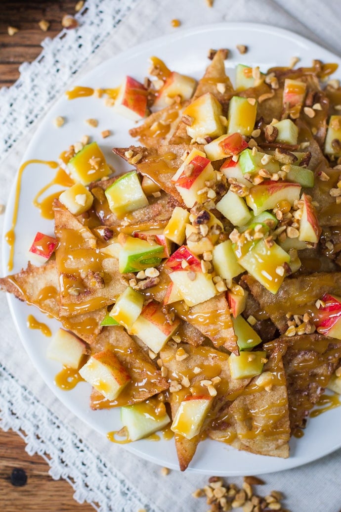 Caramel Apple Dessert Nachos- SUPER easy recipe that's quick to throw together and something that everyone will love!
