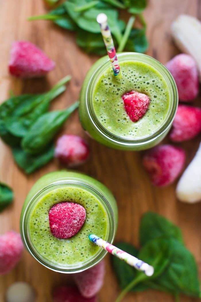 Strawberry Banana Green Smoothie- the smoothie recipe is SO easy to throw together, just 5 ingredients, and it makes for the PERFECT on the go breakfast! | bbritnell.com