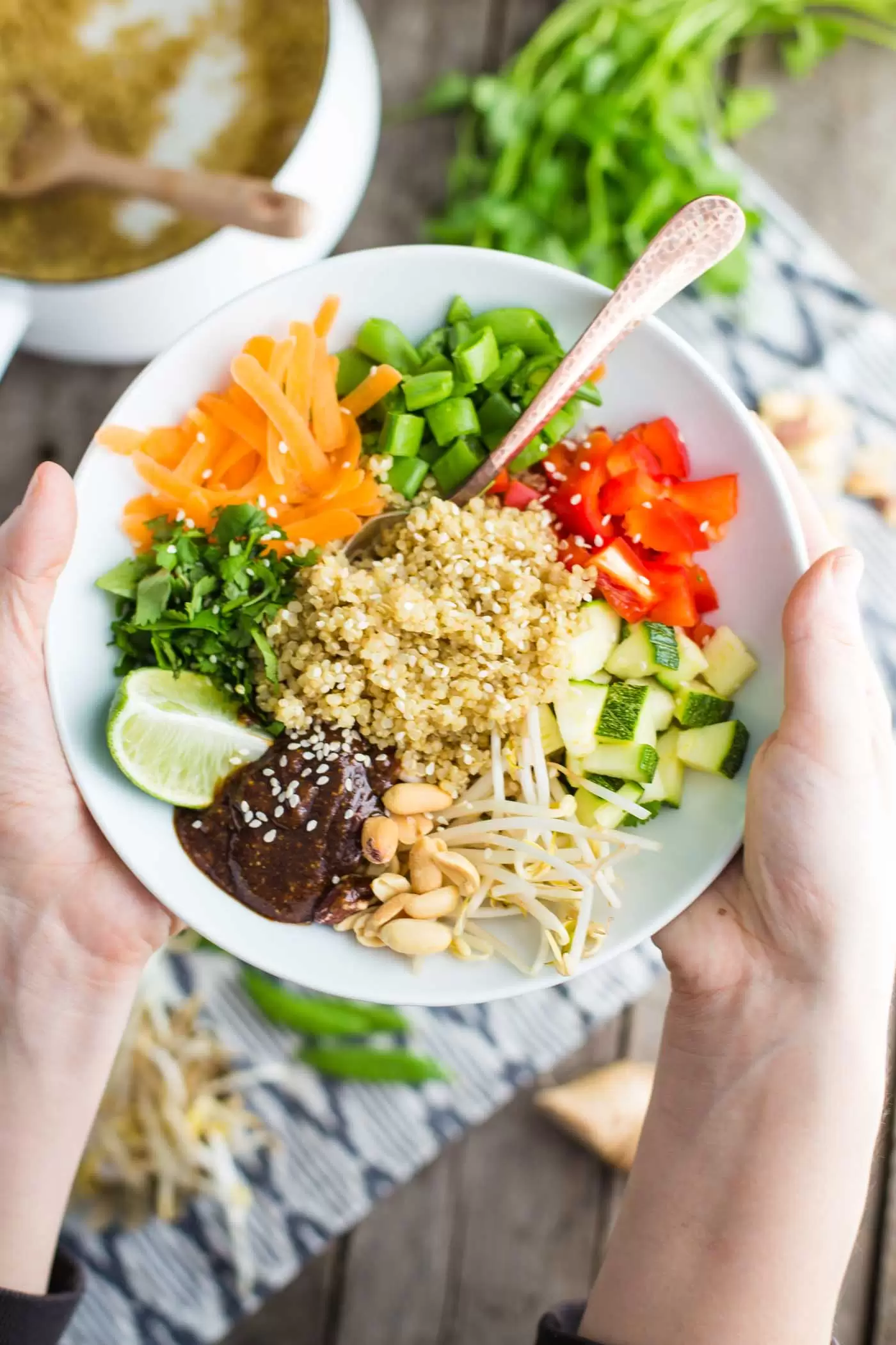 Peanut Sauce Quinoa Bowl- this recipe is easy to make, VEGAN, and made with lots of raw veggies