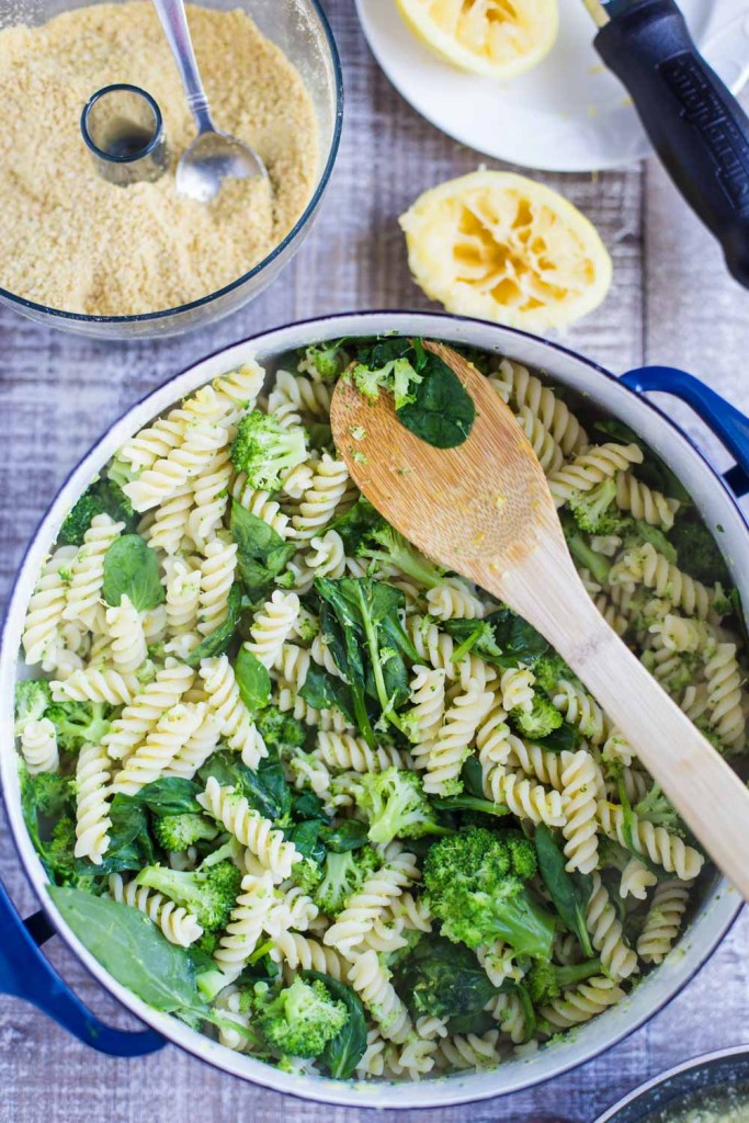 Vegan Lemon Broccoli Pasta Salad- this recipe is VERY quick and easy to make as well as a dairy-free and healthy alternative!!