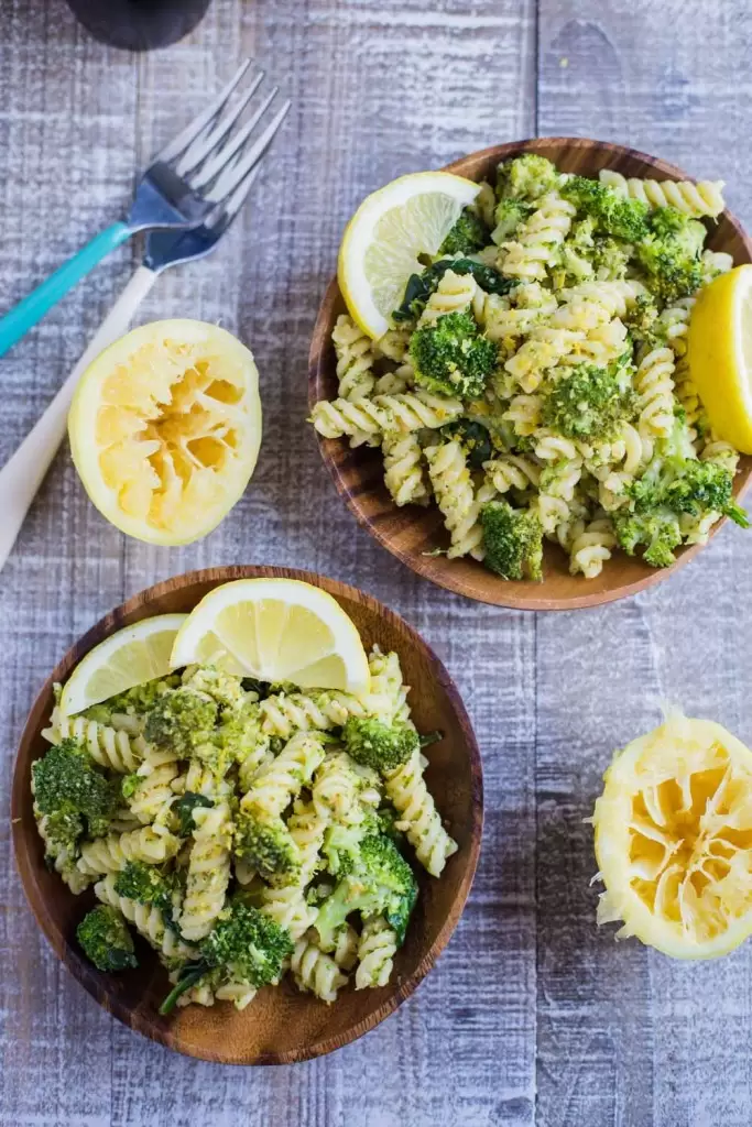Vegan Lemon Broccoli Pasta Salad- this recipe is VERY quick and easy to make as well as a dairy-free and healthy alternative!!
