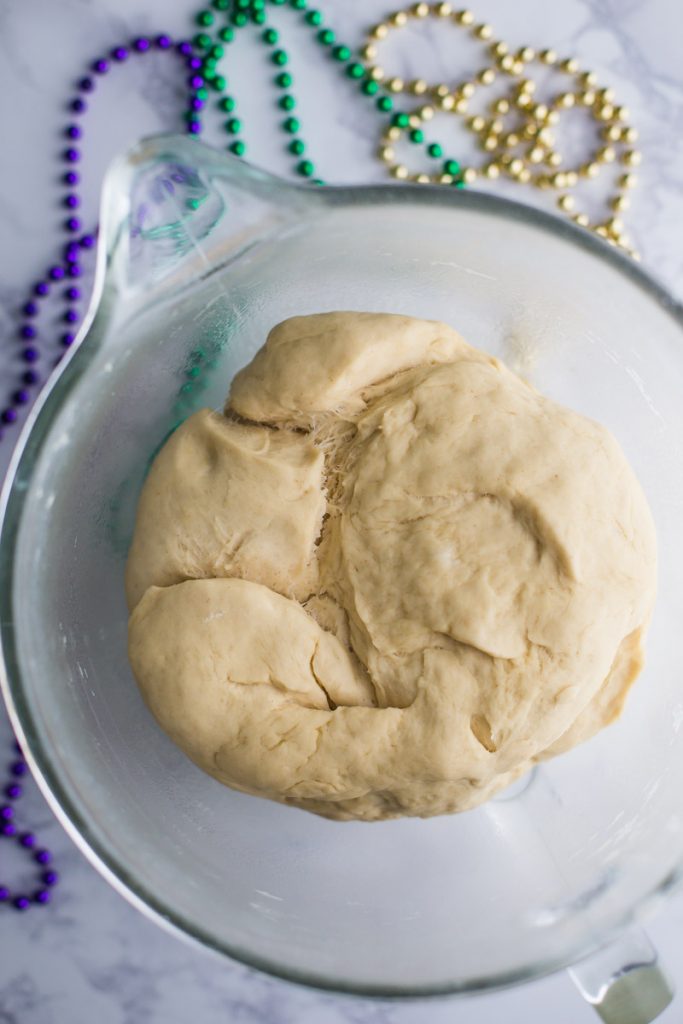 Vegan King Cake- this traditional Mardi Gras King Cake is fully vegan and very easy to make! Perfect for parties or just for fun!