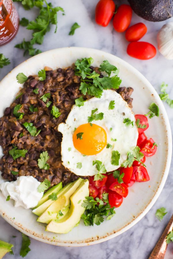 Black Bean Breakfast- a great vegetarian breakfast that's creamy, delicious, and super easy to make!