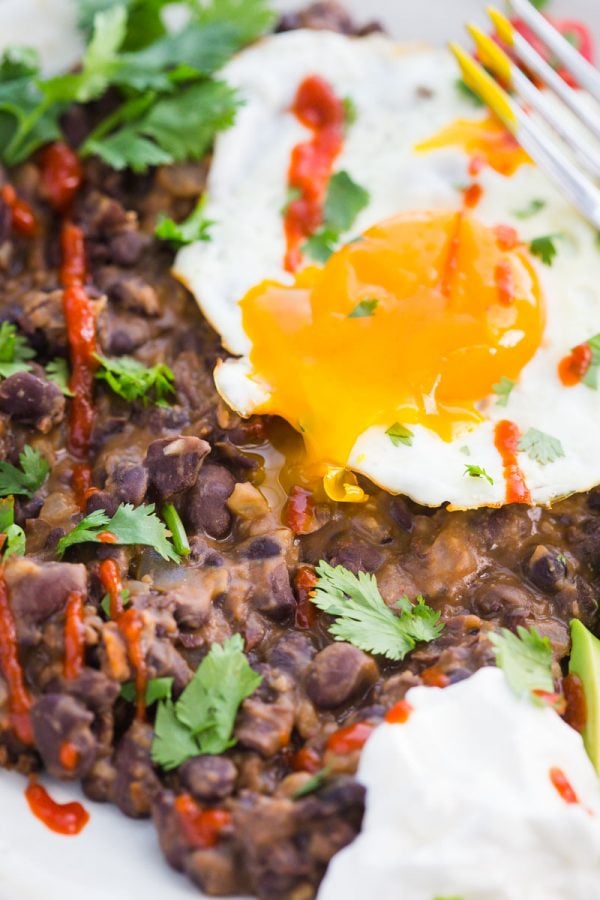 Black Bean Breakfast- a great vegetarian breakfast that's creamy, delicious, and super easy to make!