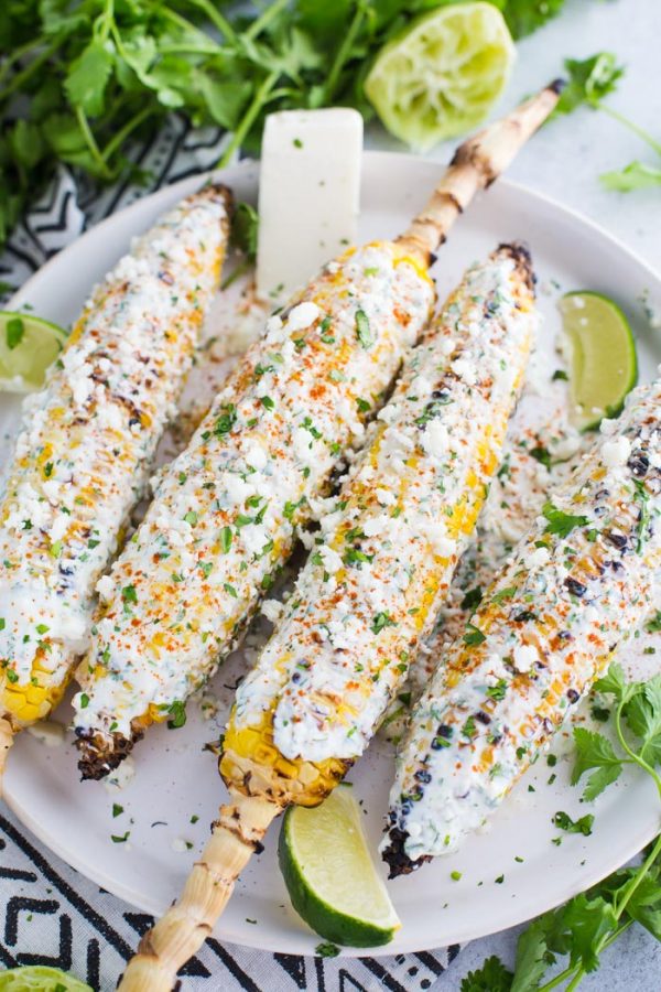 Easy Mexican Street Corn- questo street corn è super facile da fare sulla griglia ed è un contorno perfetto che piacerà a tutti!