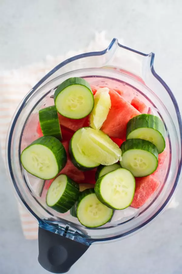Watermelon Cucumber Juice- this 3 ingredient healthy juice recipe can be made in a blender and without a juicer. A healthy breakfast or snack!