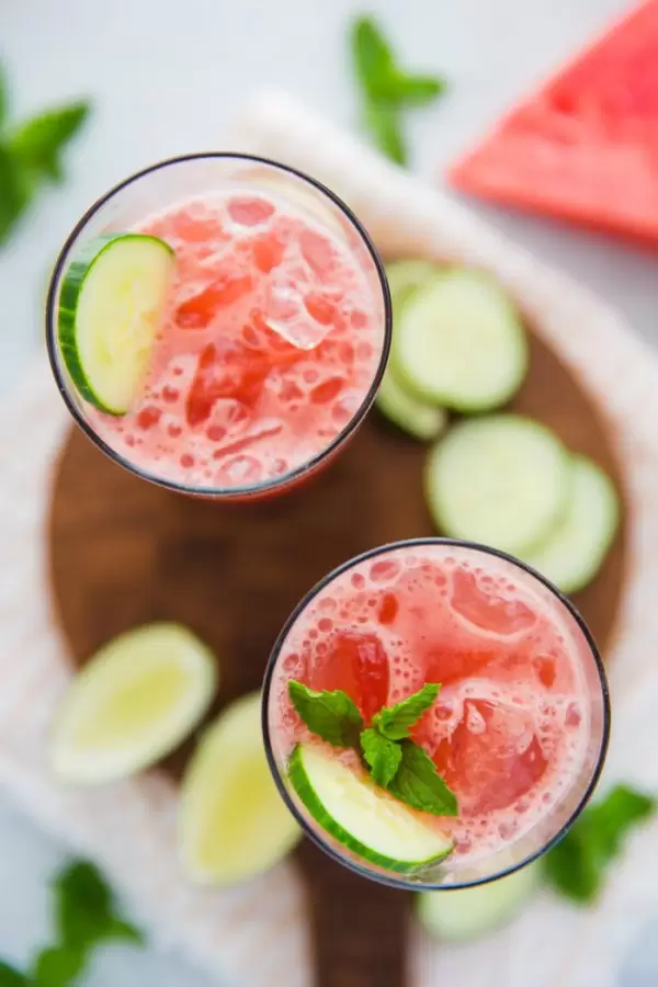 Watermelon Cucumber Juice- this 3 ingredient healthy juice recipe can be made in a blender and without a juicer. A healthy breakfast or snack!