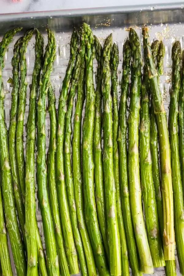 Easy Roasted Asparagus- see how to bake perfect asparagus every single time! #vegetables #recipe #healthy