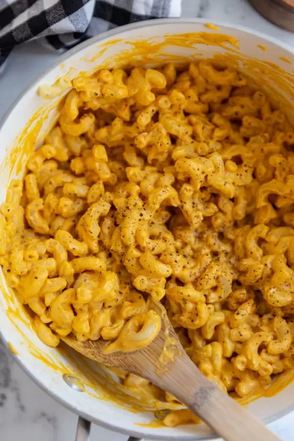 vegan macaroni and cheese in a pot