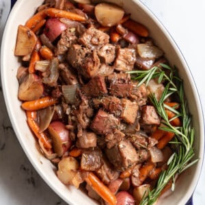 jackfruit pot roast in a blue casserole dish