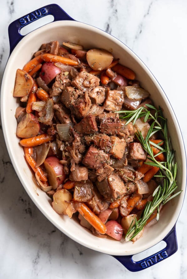 jackfruit pot roast in a blue casserole dish