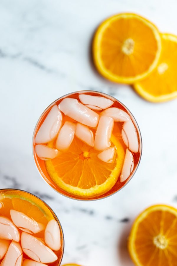 https://foodwithfeeling.com/wp-content/uploads/2020/04/aperol-spritz-4-600x900.jpg