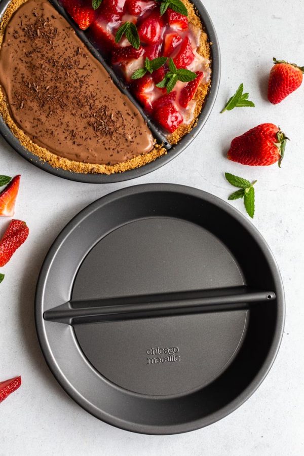 Split-Decision Pie Pan Lets You Have Two Pies In One