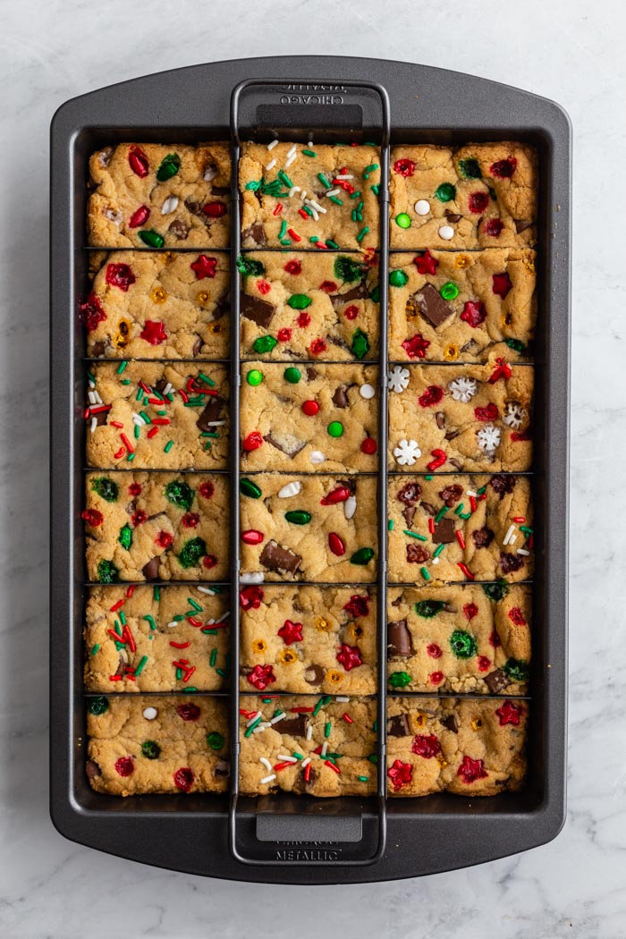 Chicago Metallic 9 x 13 Slice Solutions Brownie Pan 