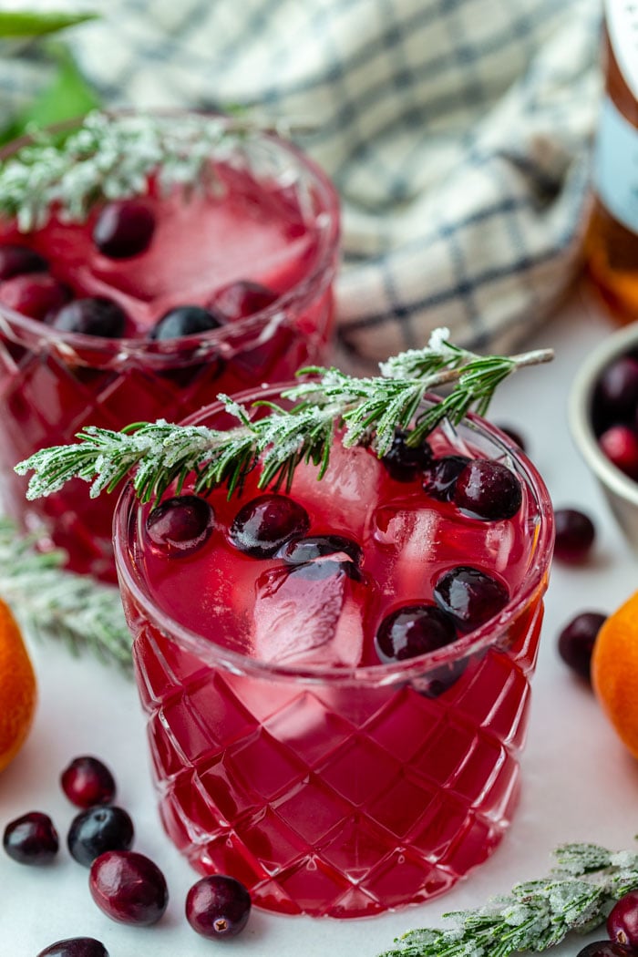 Berry Pitcher - Whisky Cranberry Cocktail - Ballantine's