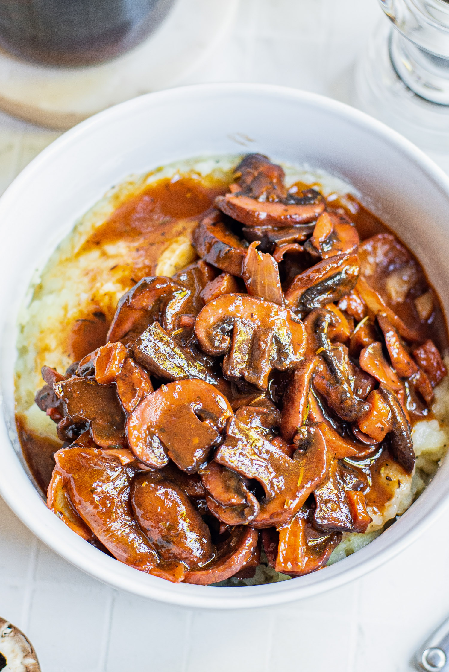red wine mushrooms served over mashed potatoes