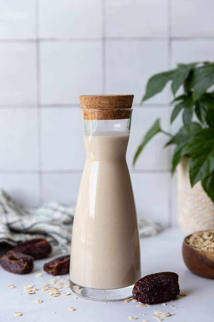 How to Make Homemade Oat Milk in a Blender