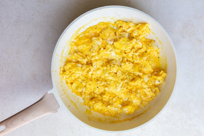 how to make vegetarian breakfast burritos: scrambling the eggs