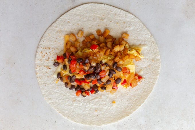 how to make vegetarian breakfast burritos: assembling the burrito