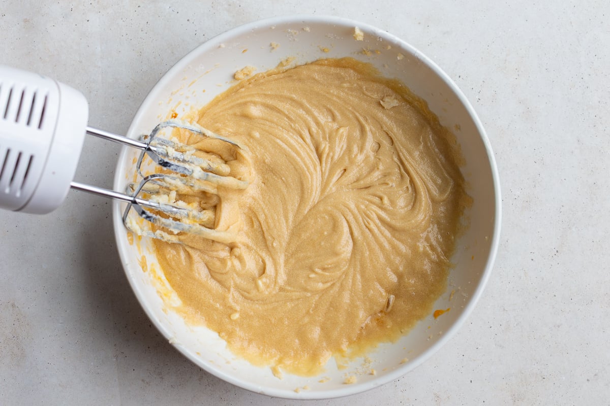 how to make snickerdoodle blondie bars: step 2 is to cream the eggs and vanilla into the sugar butter mixture