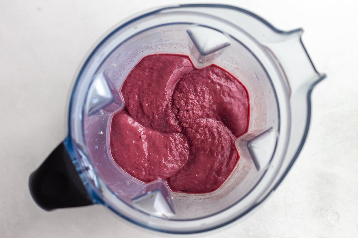 acai smoothie in a large blender