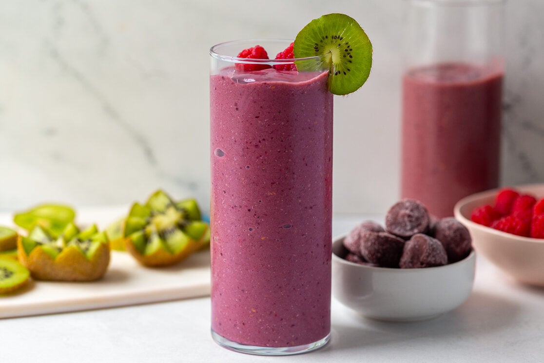 Easy Acai Smoothie with Berries