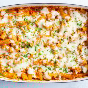 cheesy baked rigatoni topped with cheesy and fresh green herbs