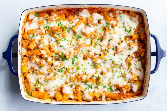 cheesy baked rigatoni topped with cheesy and fresh green herbs