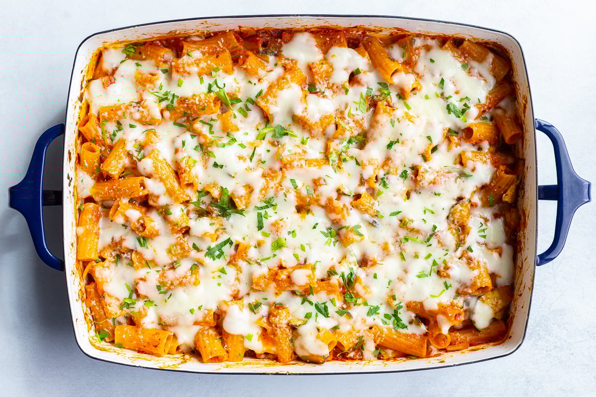 cheesy baked rigatoni topped with cheesy and fresh green herbs