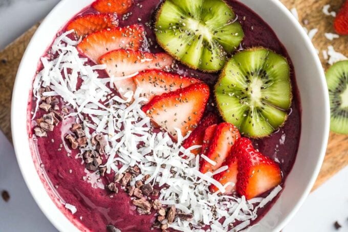 acai bowl topped with kiwi